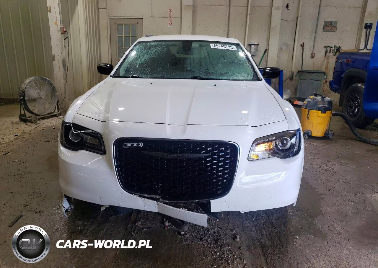2022 Chrysler 300 Touring VIN:2C3CCAAG1NH205372 - 5