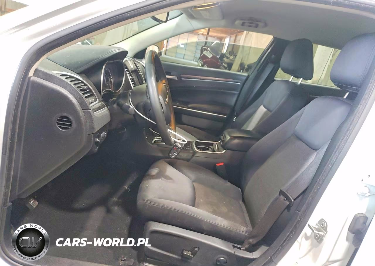 2022 Chrysler 300 Touring VIN:2C3CCAAG1NH205372 - 7