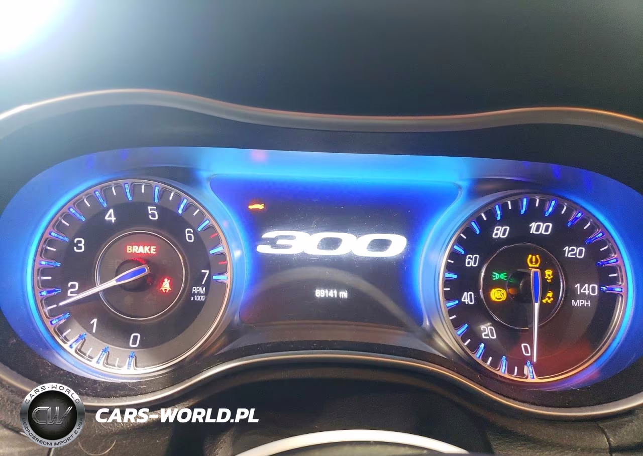 2022 Chrysler 300 Touring VIN:2C3CCAAG1NH205372 - 9