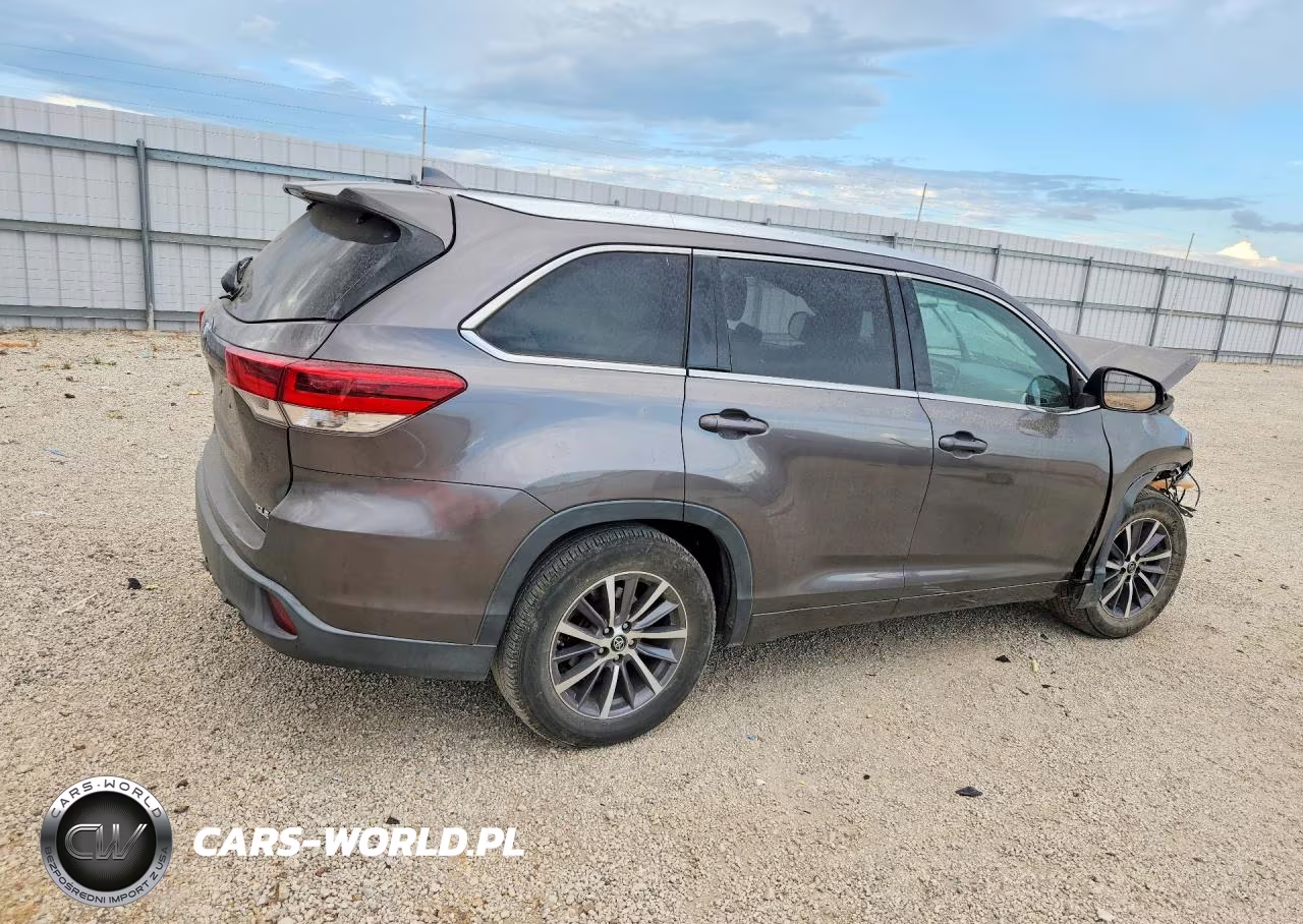 2018 Toyota Highlander Xle VIN:5TDKZRFHXJS547615 - 3