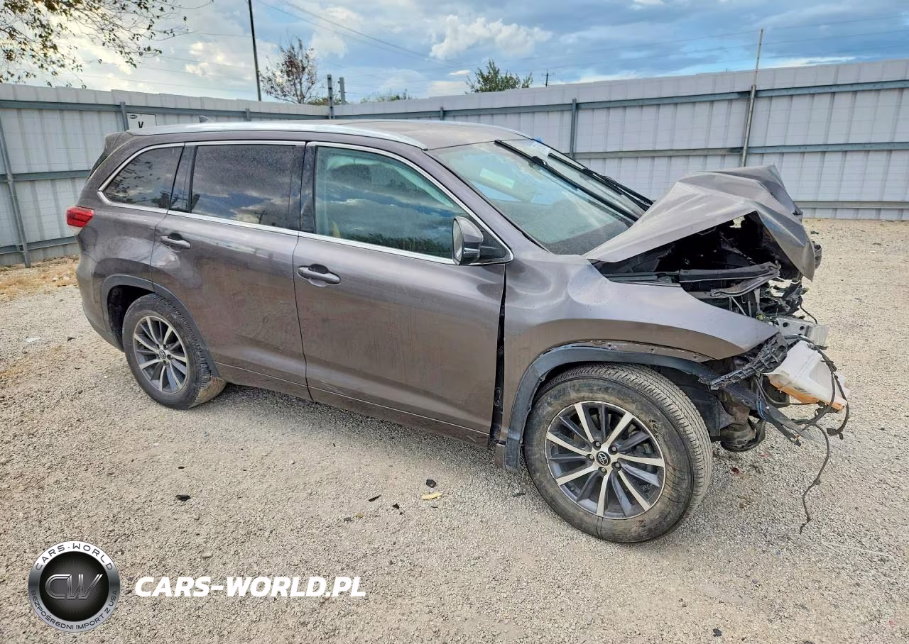 2018 Toyota Highlander Xle VIN:5TDKZRFHXJS547615 - 4