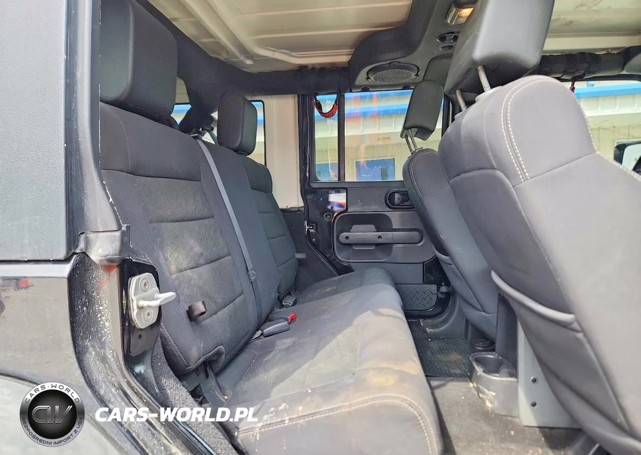 2010 Jeep Wrangler Unlimited Sport VIN:1J4BA3H12AL195596 - 10