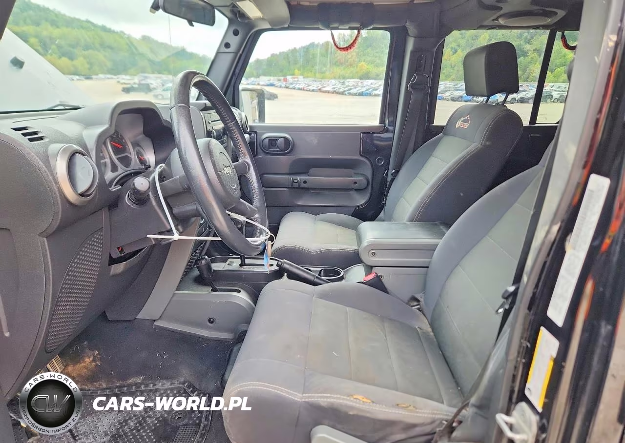2010 Jeep Wrangler Unlimited Sport VIN:1J4BA3H12AL195596 - 7