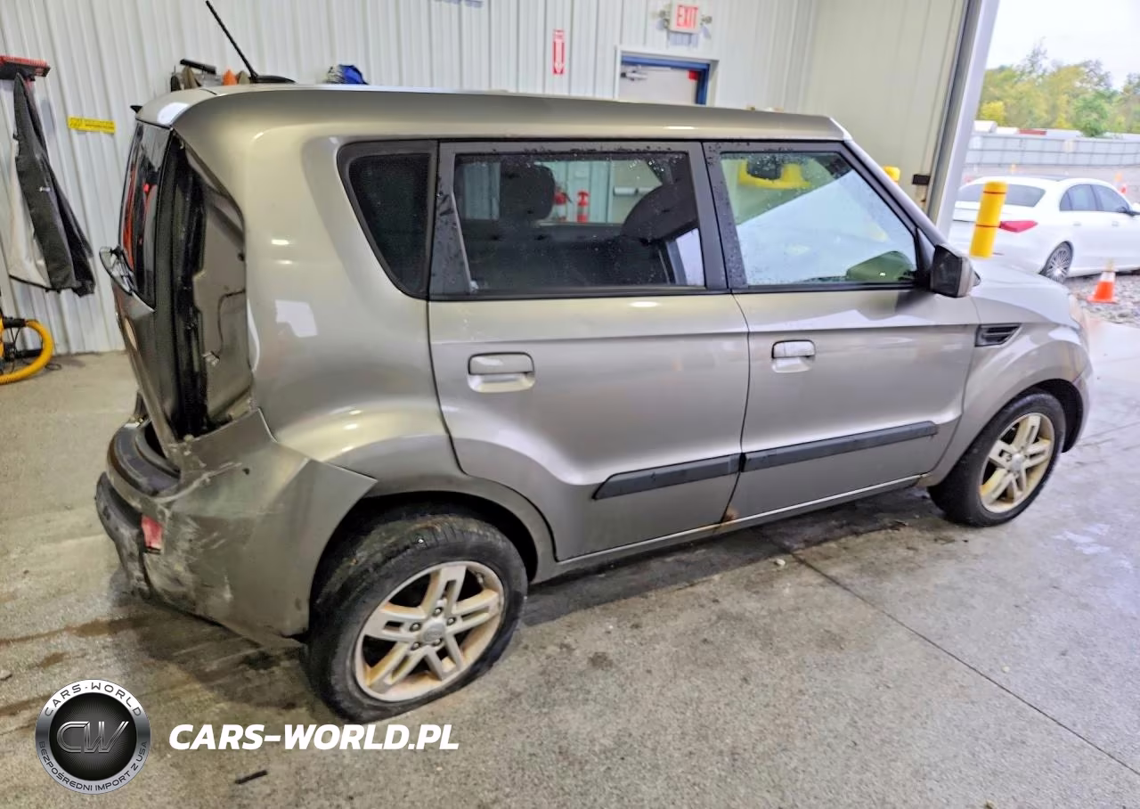 2010 Kia Soul + VIN:KNDJT2A25A7191382 - 3