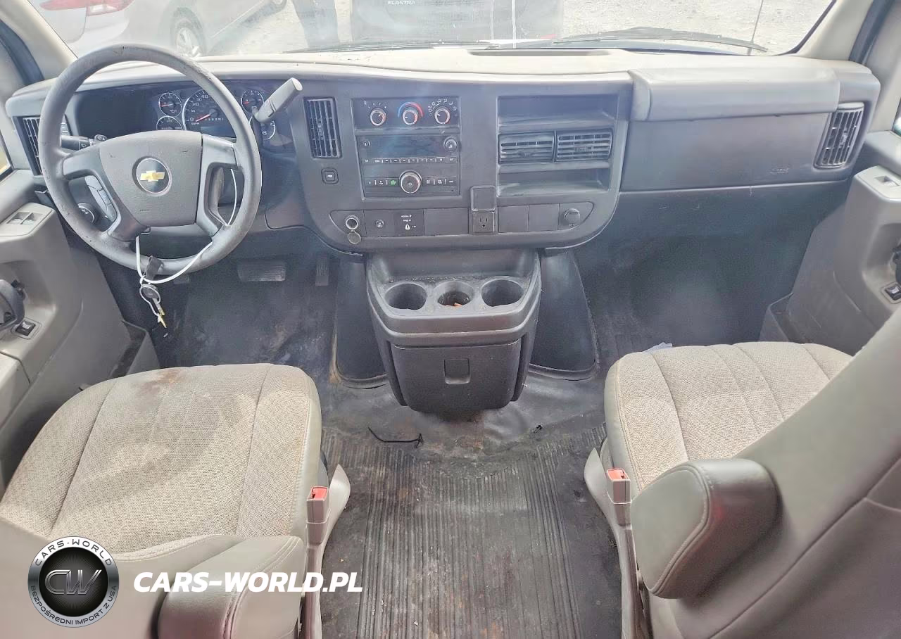 2015 Chevrolet Express G2500 VIN:1GCWGFCF5F1264343 - 8