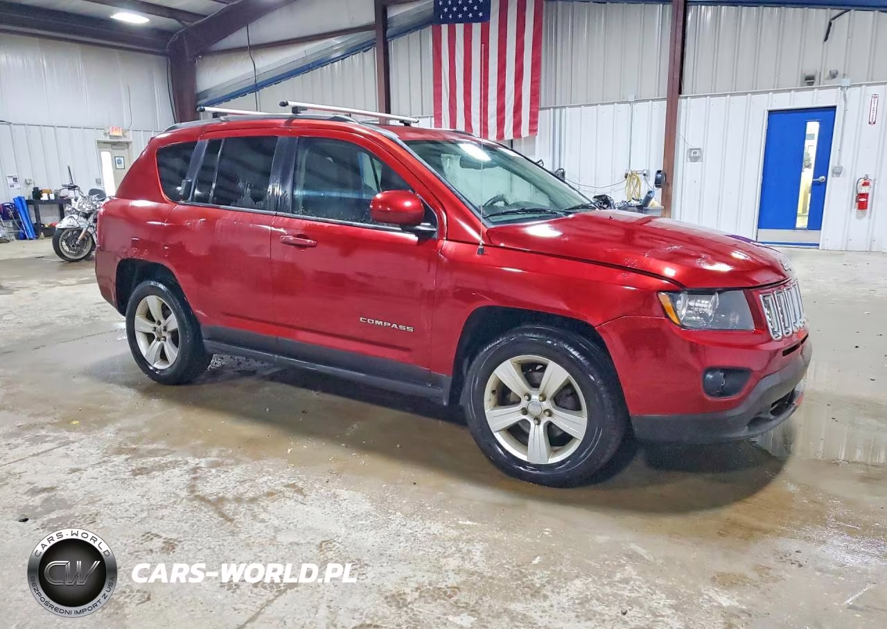 2014 Jeep Compass Latitude VIN:1C4NJDEB8ED817429 - 4