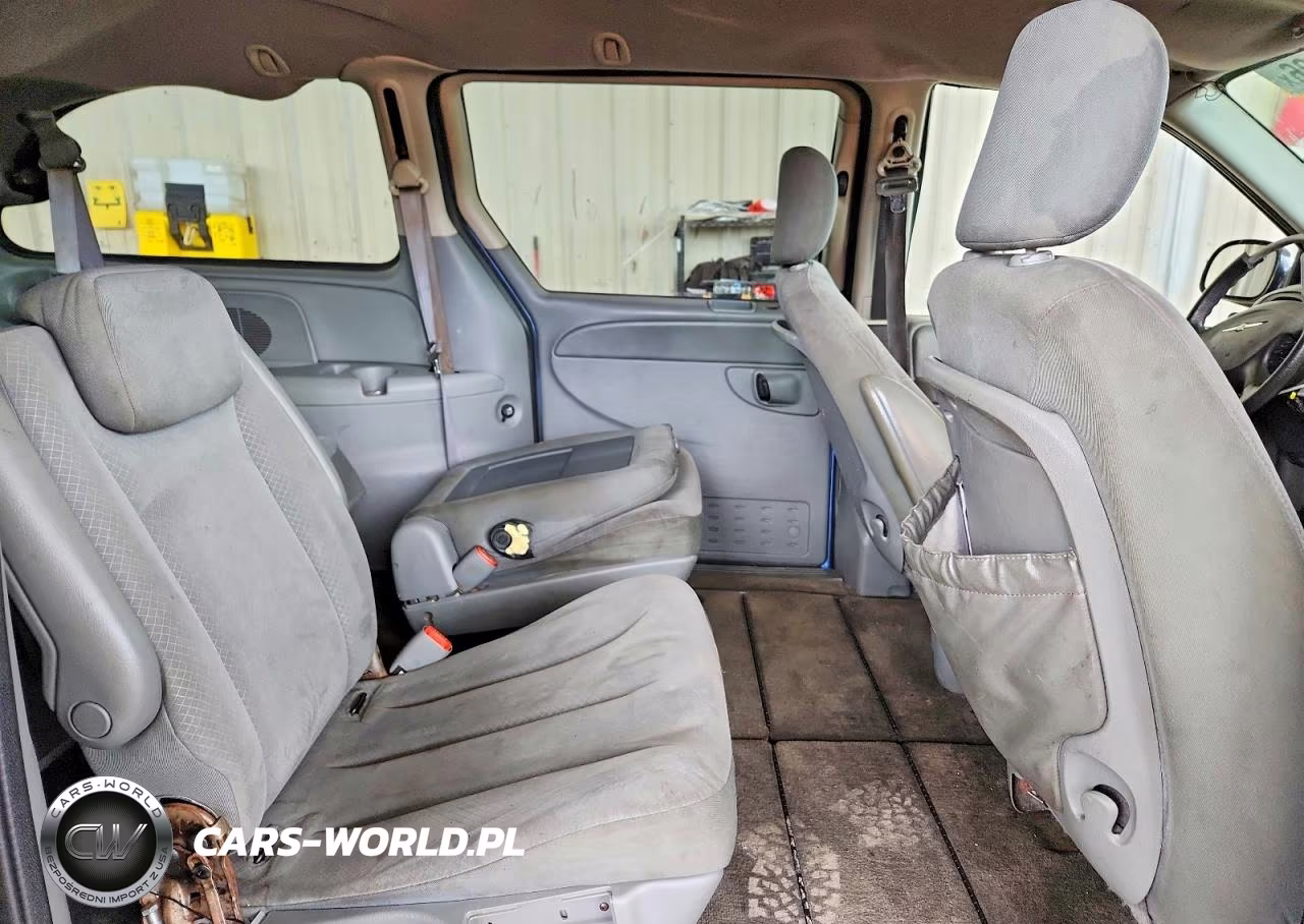 2007 Chrysler Town & Country Lx VIN:2A4GP44R27R330808 - 10