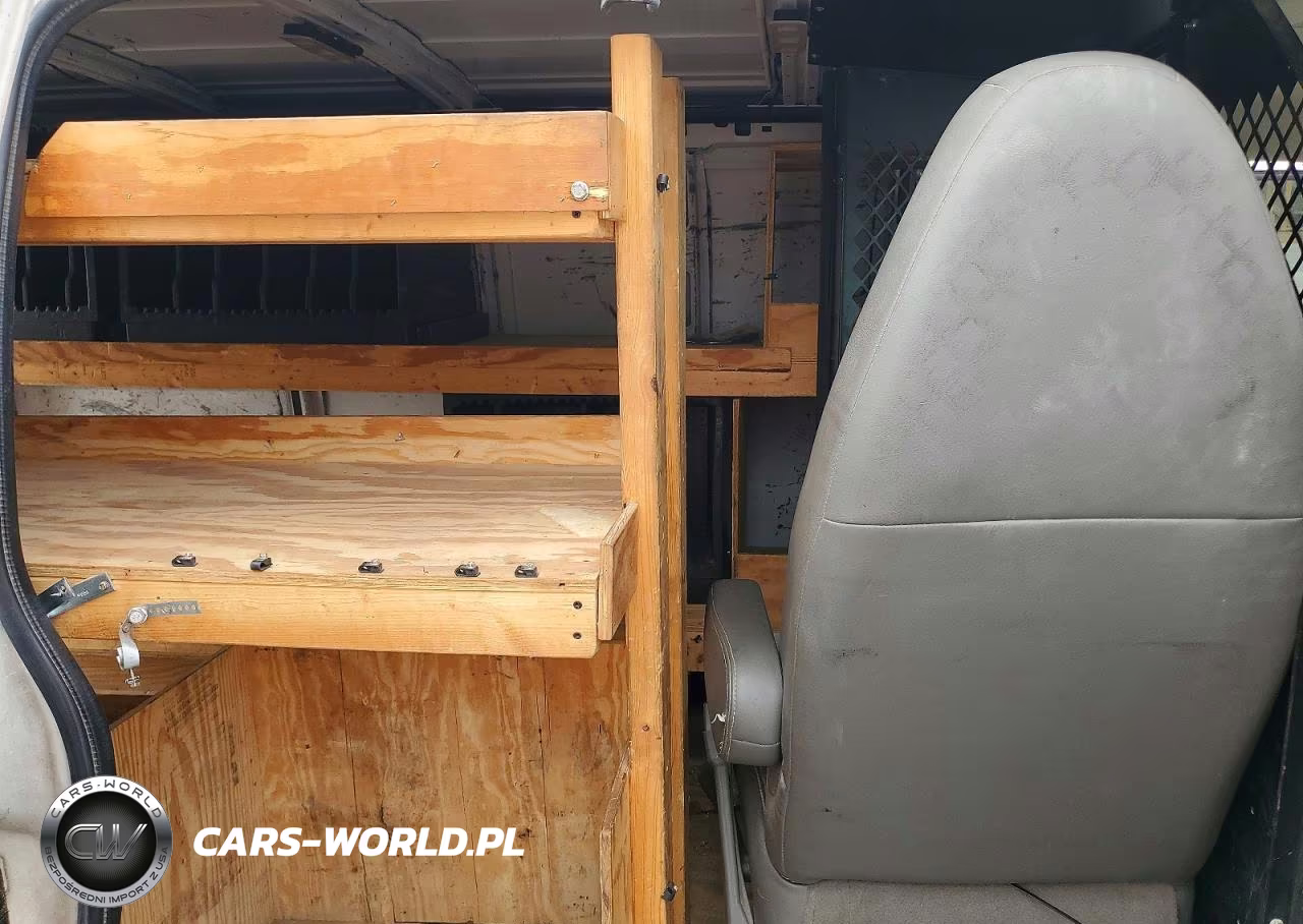 2015 Chevrolet Express G2500 VIN:1GCWGFCF8F1264353 - 11