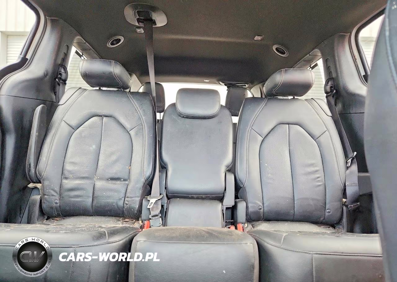 2020 Chrysler Pacifica Touring L VIN:2C4RC1BG3LR237784 - 10