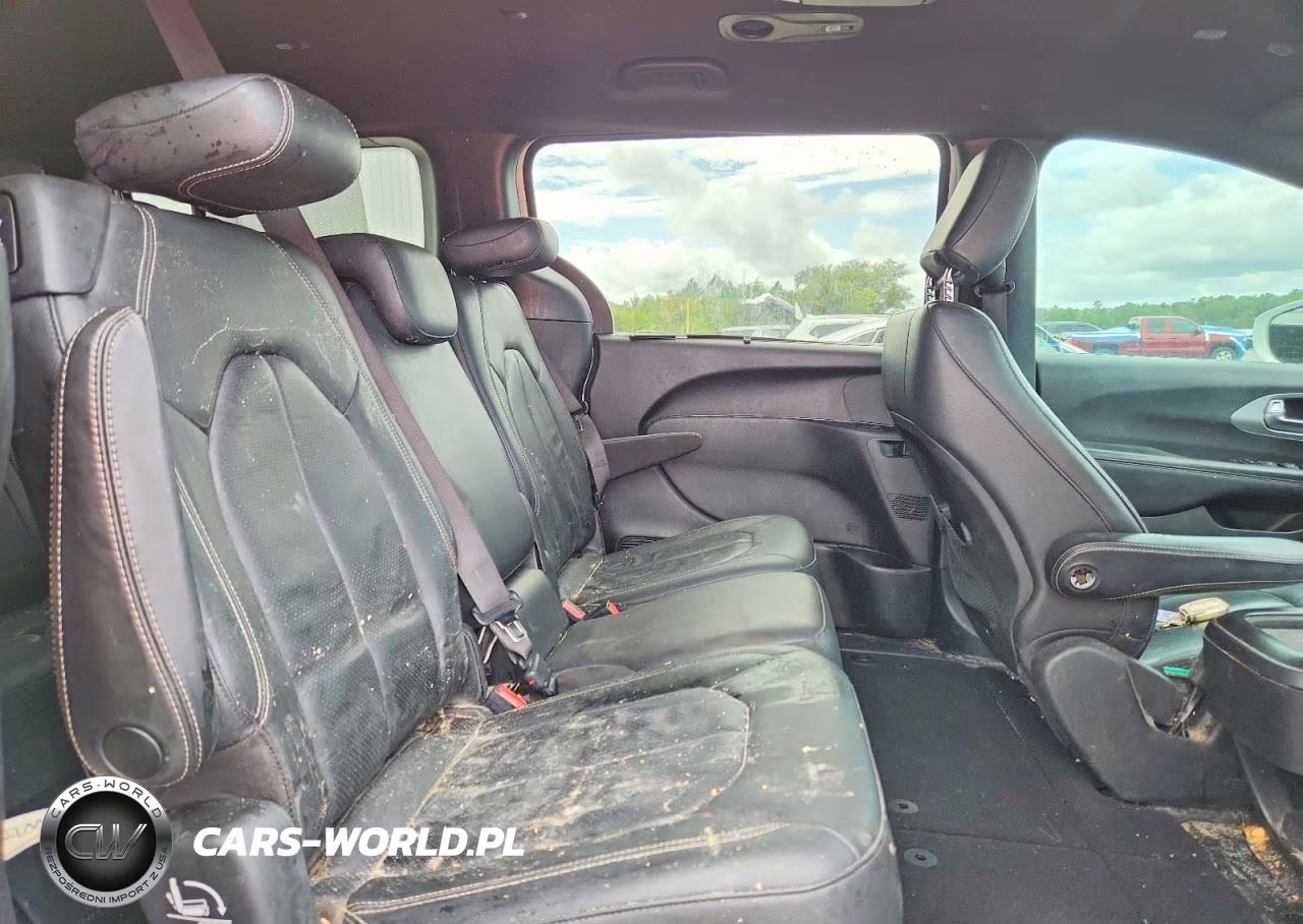 2020 Chrysler Pacifica Touring L VIN:2C4RC1BG3LR237784 - 11