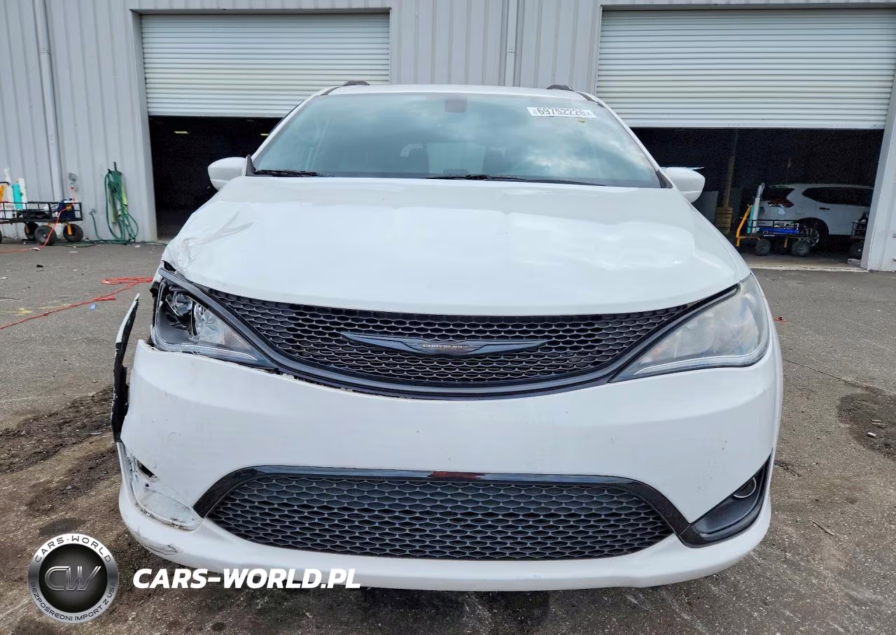 2020 Chrysler Pacifica Touring L VIN:2C4RC1BG3LR237784 - 5