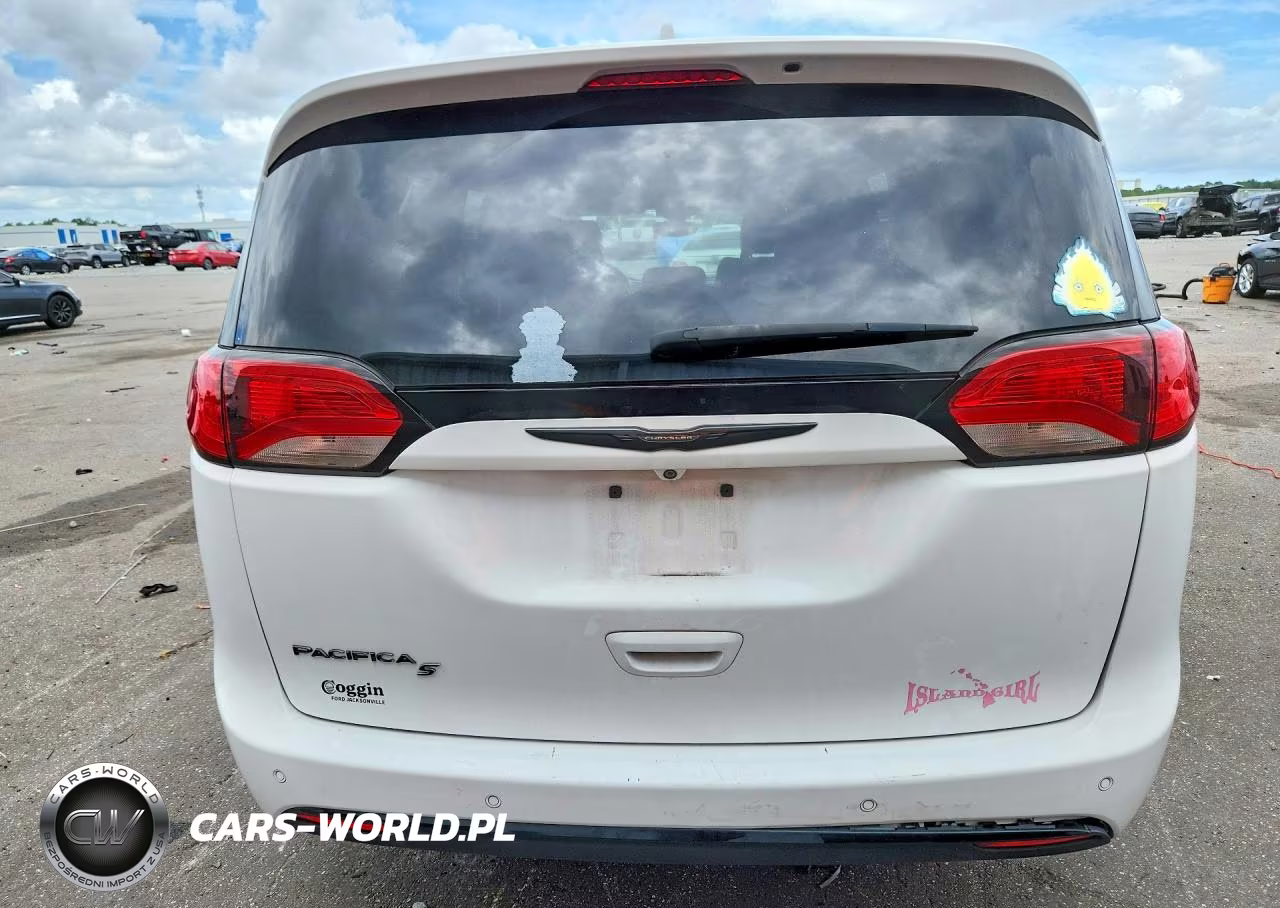 2020 Chrysler Pacifica Touring L VIN:2C4RC1BG3LR237784 - 6