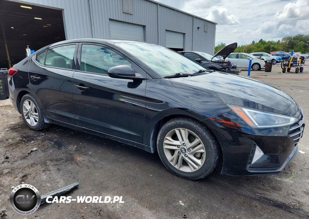 2019 Hyundai Elantra Sel VIN:5NPD84LF4KH482379 - 4