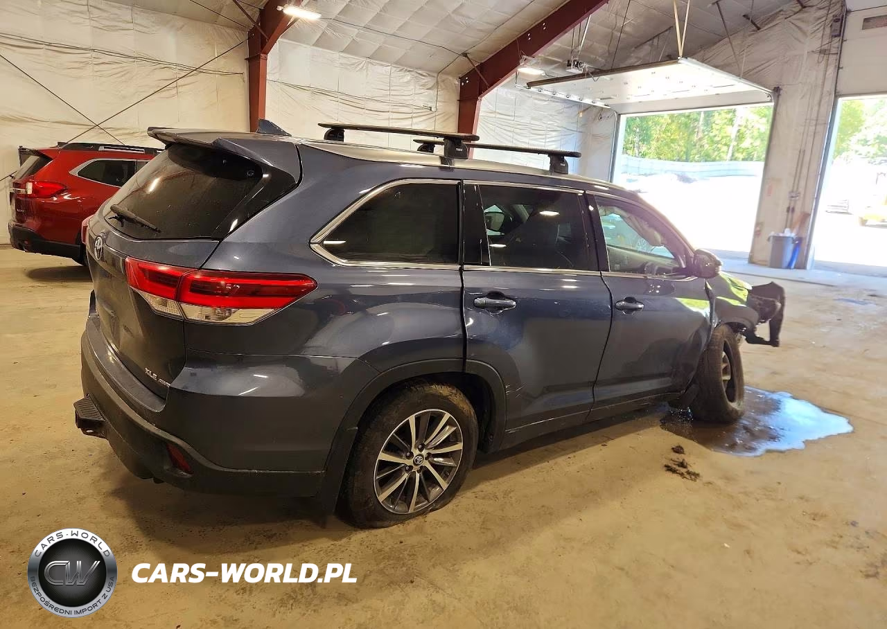 2017 Toyota Highlander Xle VIN:5TDJZRFH5HS379226 - 3