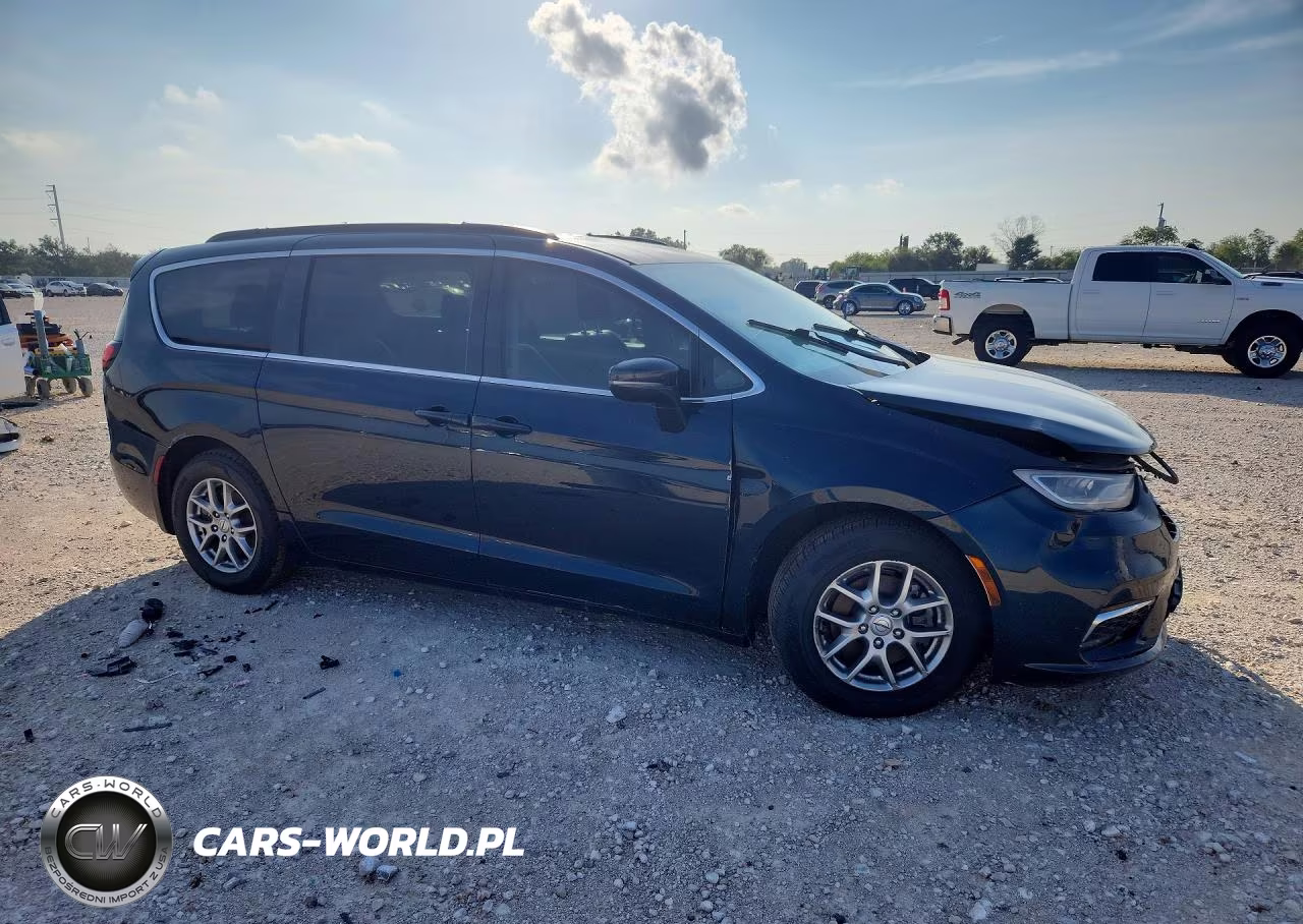 2021 Chrysler Pacifica Touring VIN:2C4RC1FG3MR587282 - 4