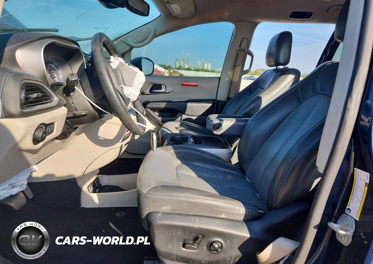 2021 Chrysler Pacifica Touring VIN:2C4RC1FG3MR587282 - 7
