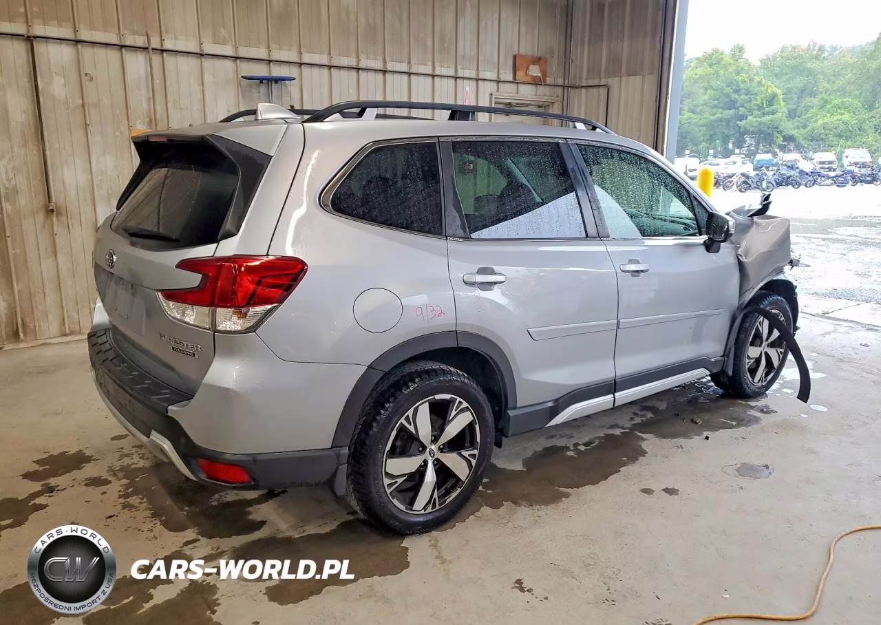 2020 Subaru Forester Touring VIN:JF2SKAXC5LH439856 - 3