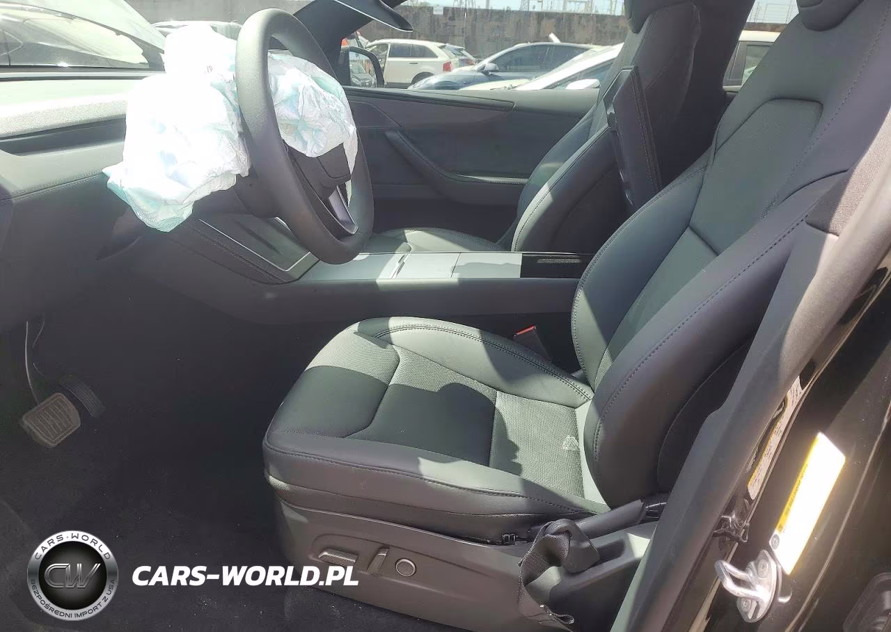 2026 Tesla Model Y VIN:7SAYGAEE7TF700289 - 7