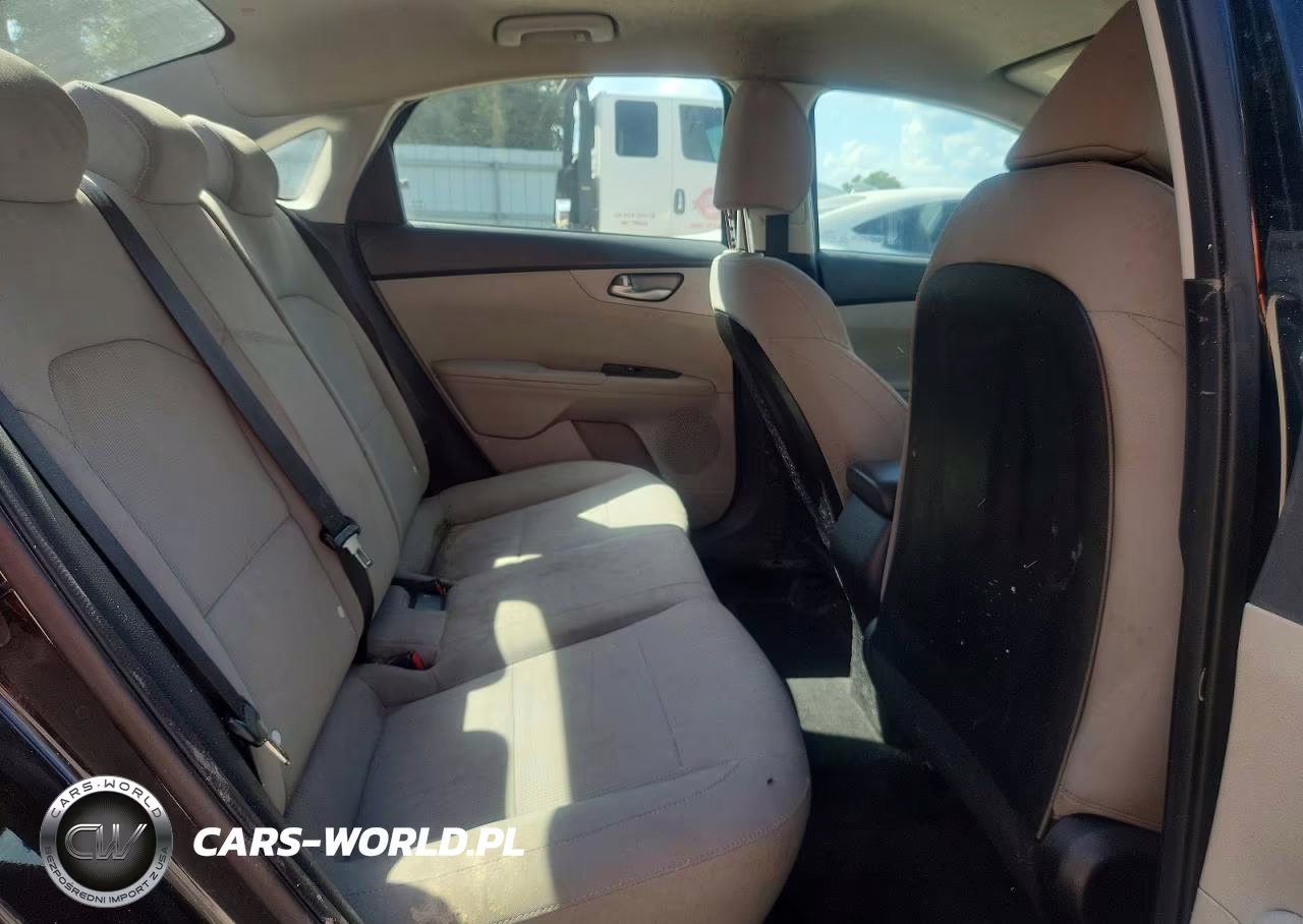 2019 Kia Forte Lxs VIN:3KPF24AD8KE037269 - 10