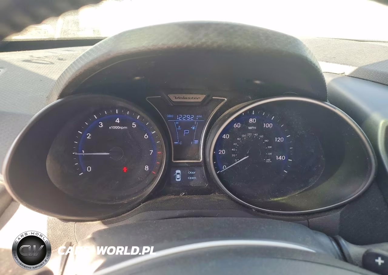 2015 Hyundai Veloster Turbo VIN:KMHTC6AE9FU234961 - 9