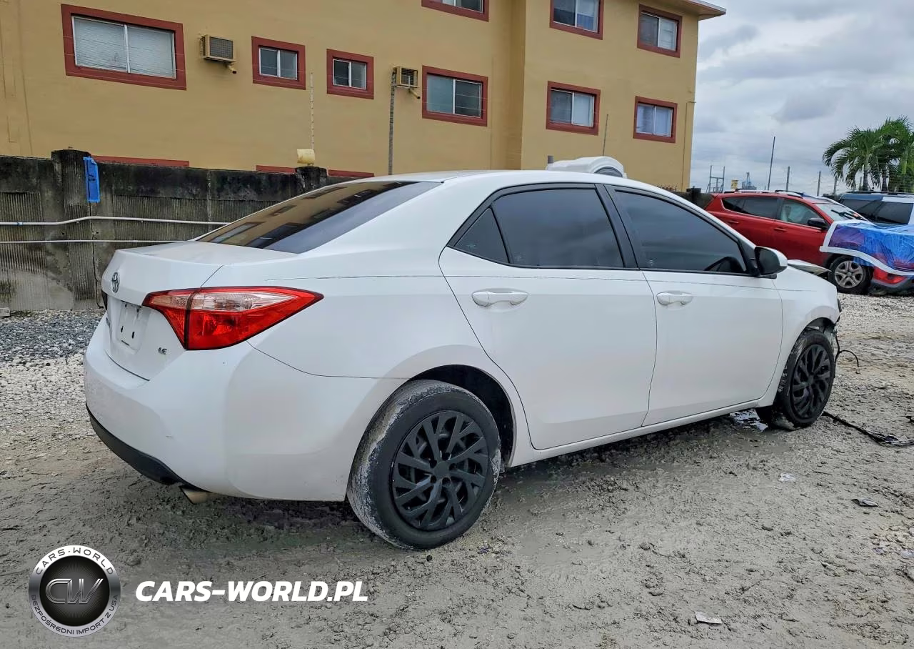 2017 Toyota Corolla Le VIN:2T1BURHE0HC752137 - 3