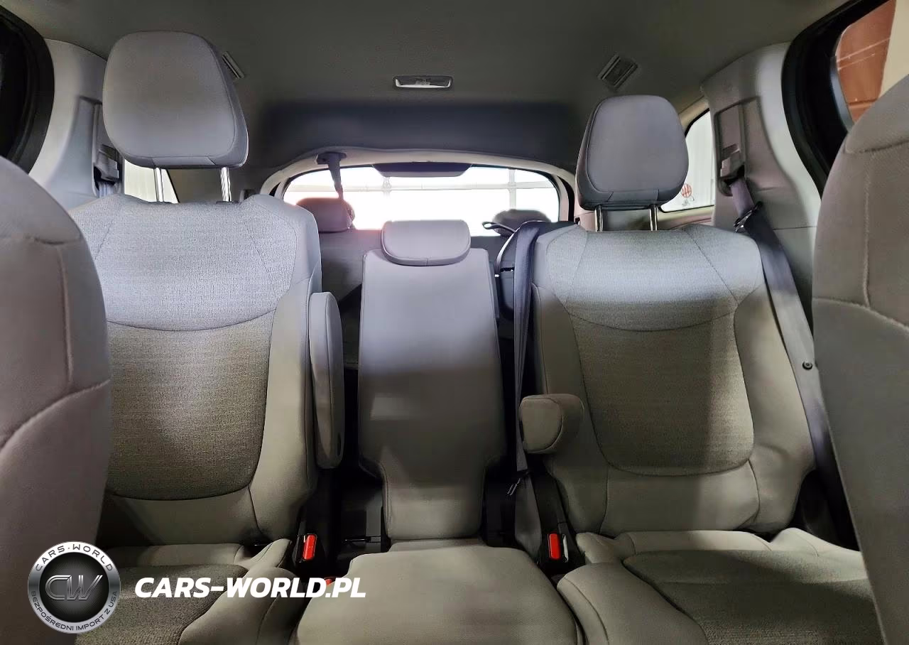 2021 Toyota Sienna Le VIN:5TDKSKFC8MS016045 - 10
