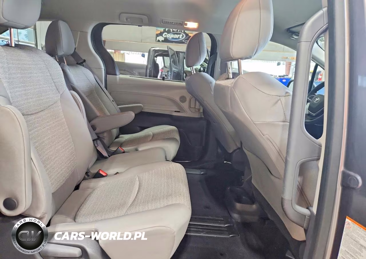 2021 Toyota Sienna Le VIN:5TDKSKFC8MS016045 - 11