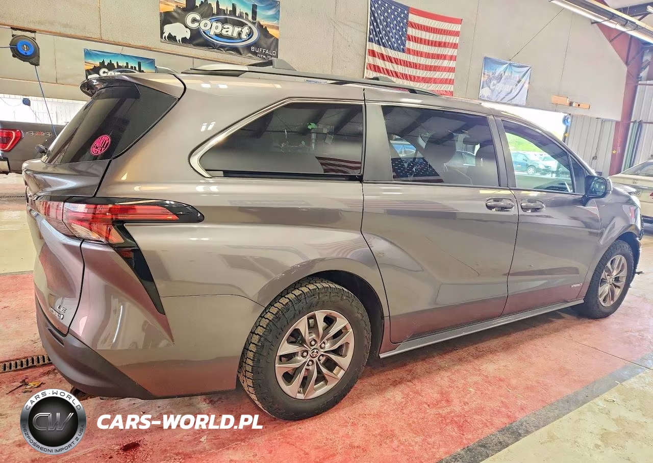 2021 Toyota Sienna Le VIN:5TDKSKFC8MS016045 - 3