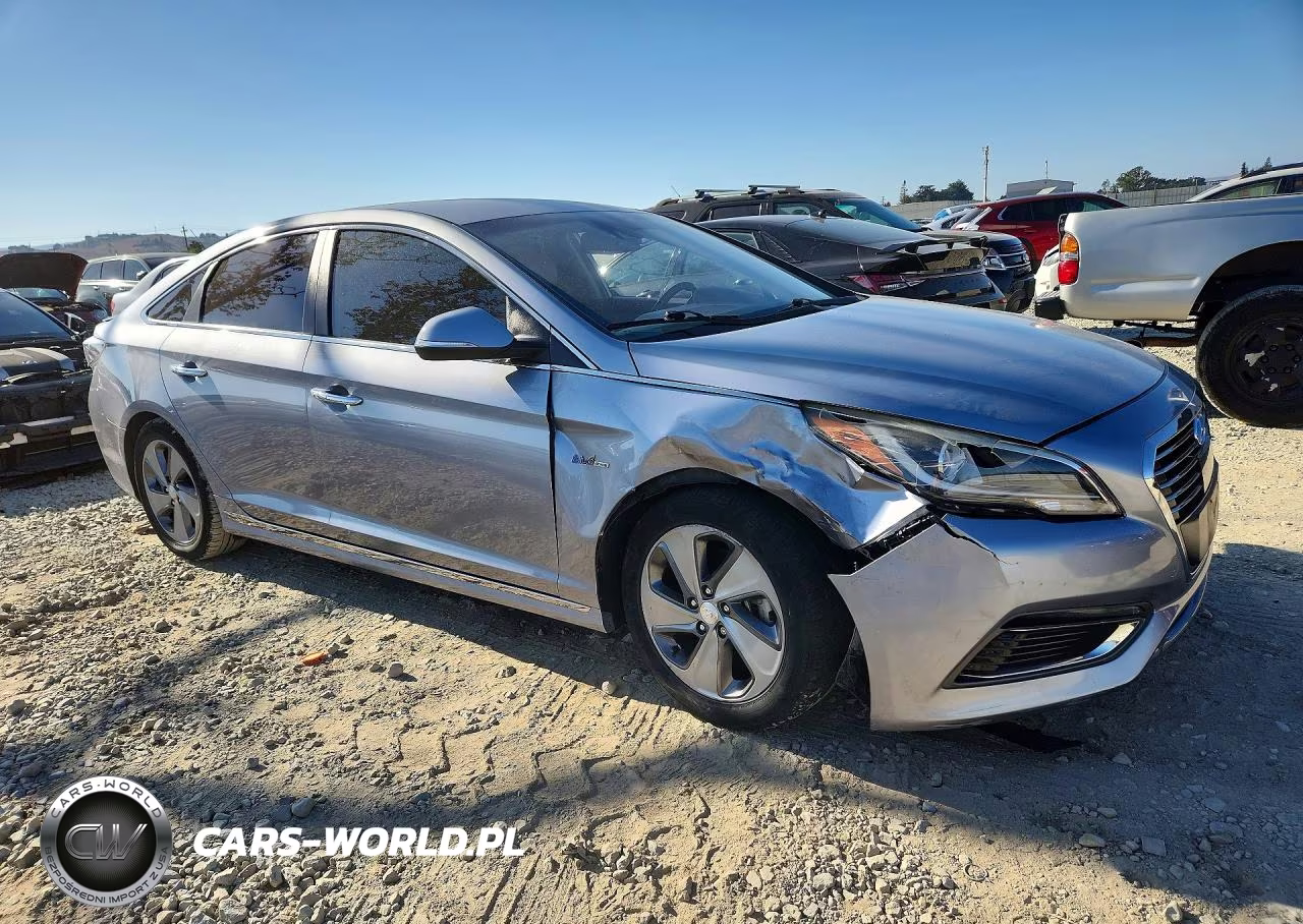 2016 Hyundai Sonata Plug-In Hybrid Limited VIN:KMHE54L25GA024807 - 4