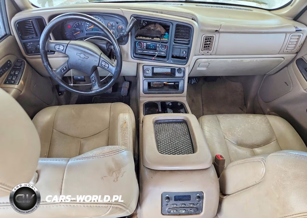 2005 Chevrolet Tahoe C1500 VIN:1GNEC13T75R100647 - 8