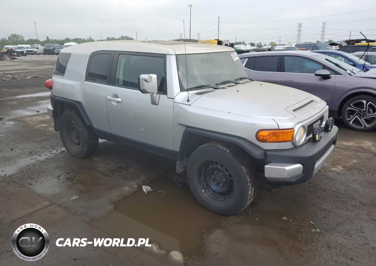2007 Toyota Fj Cruiser Base VIN:JTEBU11FX70052201 - 4