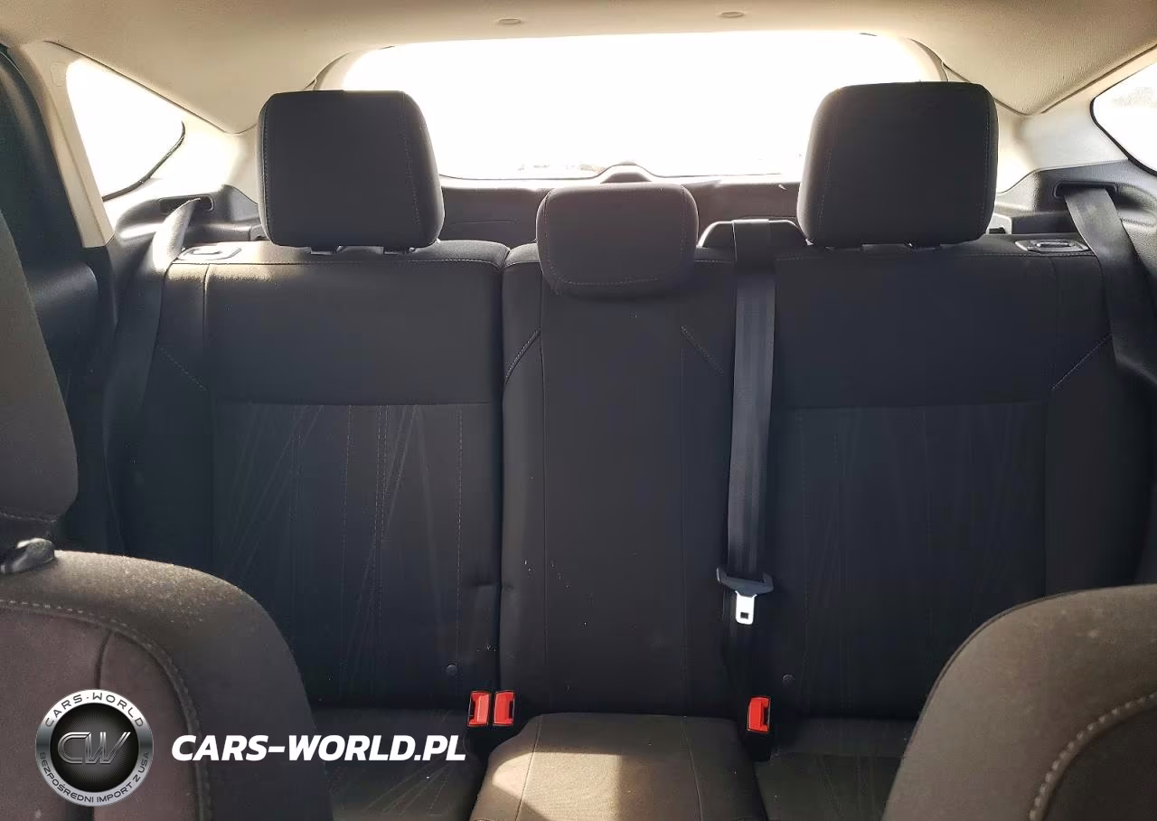 2018 Ford Focus Se VIN:1FADP3K27JL294967 - 10