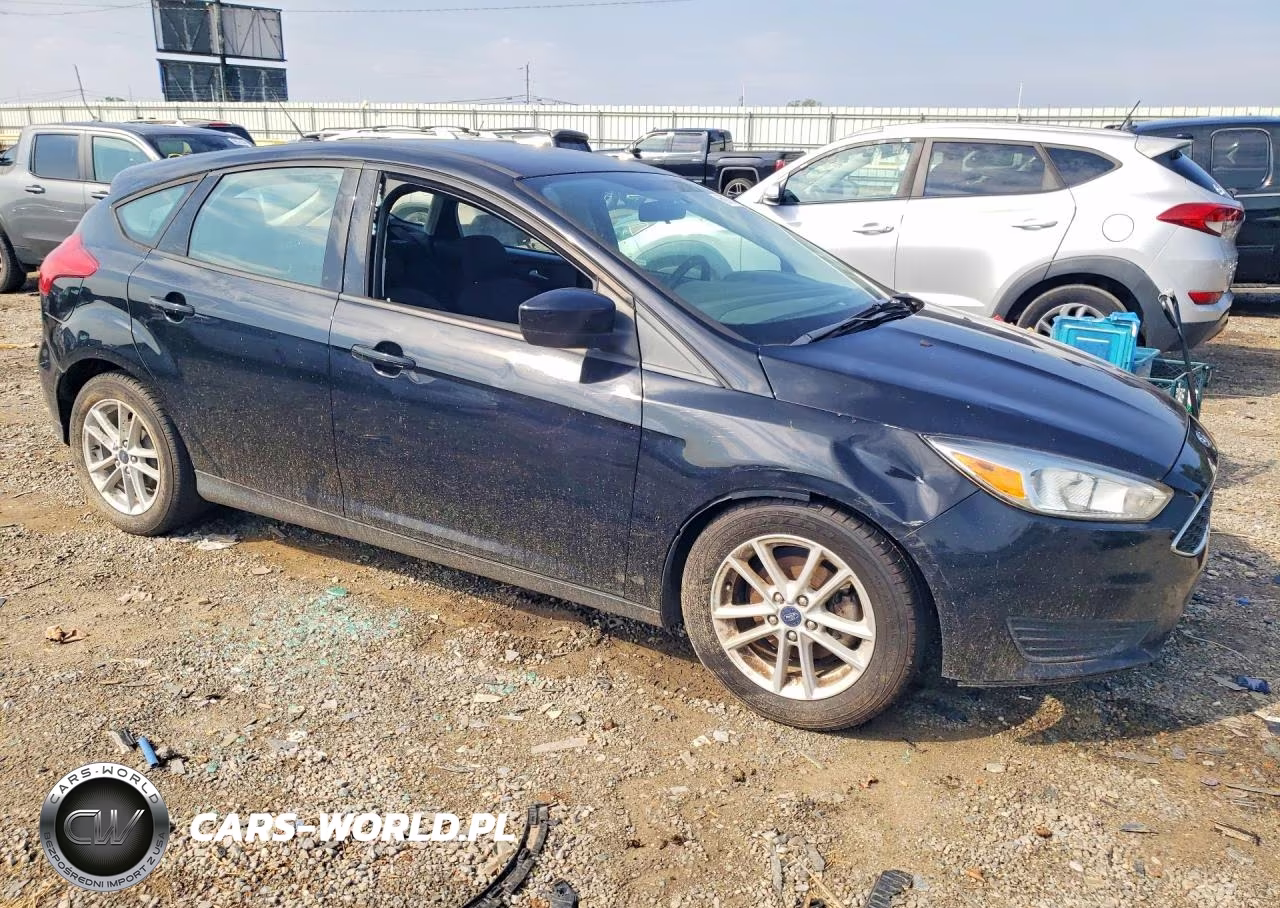 2018 Ford Focus Se VIN:1FADP3K27JL294967 - 4