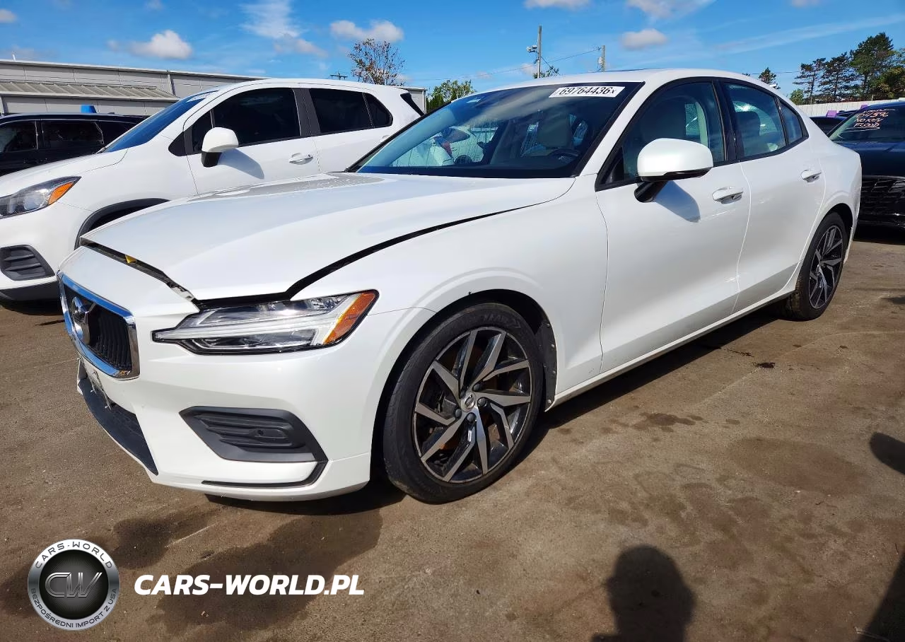 2020 Volvo S60 T6 Momentum