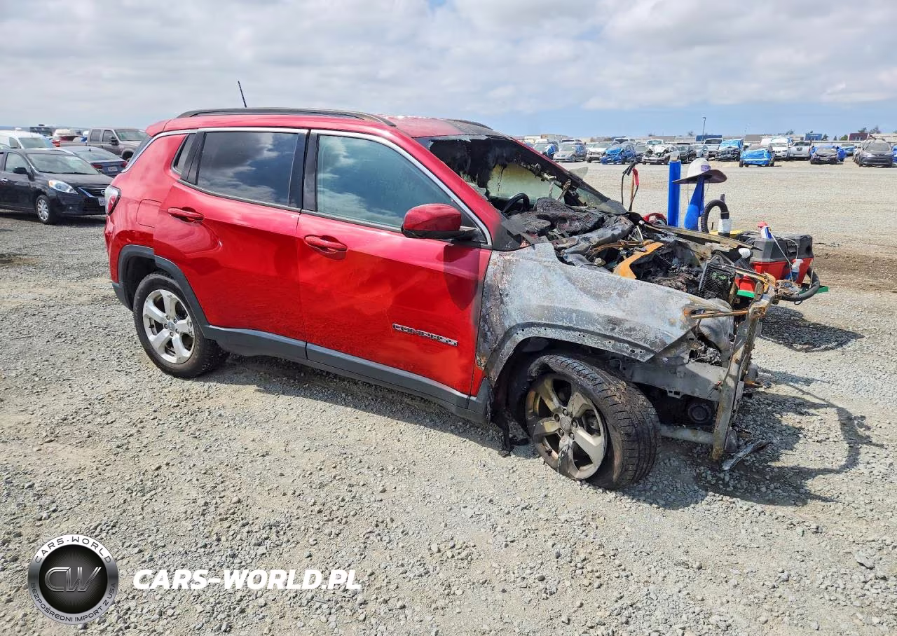 2018 Jeep Compass Latitude VIN:3C4NJDBB0JT254658 - 4