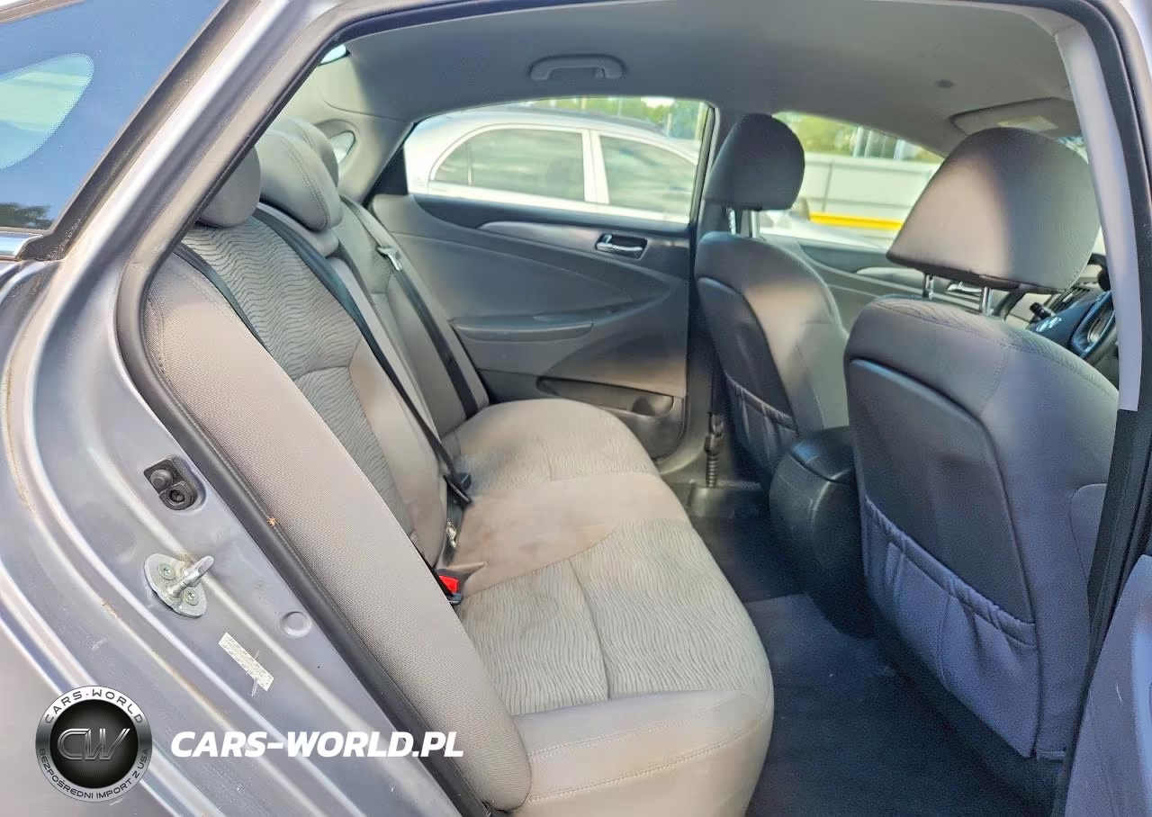 2015 Hyundai Sonata Hybrid Base VIN:KMHEC4A45FA137794 - 10