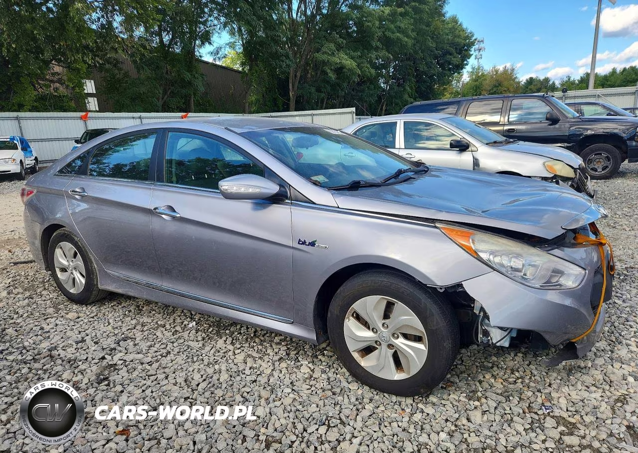 2015 Hyundai Sonata Hybrid Base VIN:KMHEC4A45FA137794 - 4