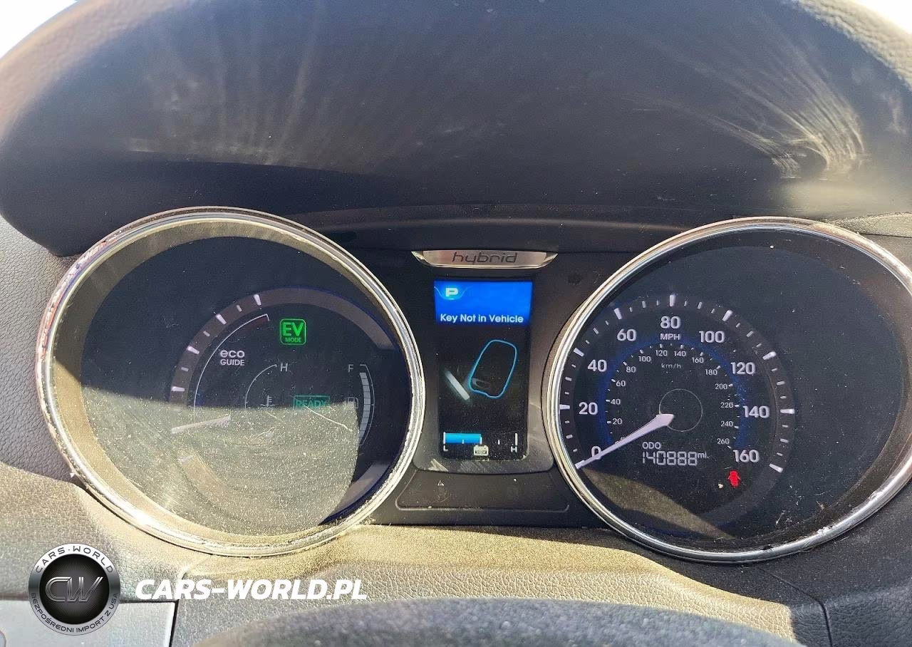 2015 Hyundai Sonata Hybrid Base VIN:KMHEC4A45FA137794 - 9