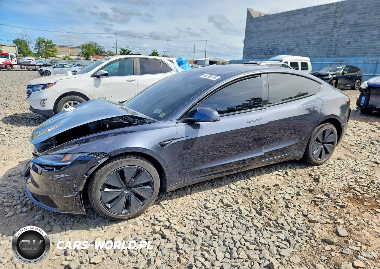 2025 Tesla Model 3 – zdjęcie 1 z 12