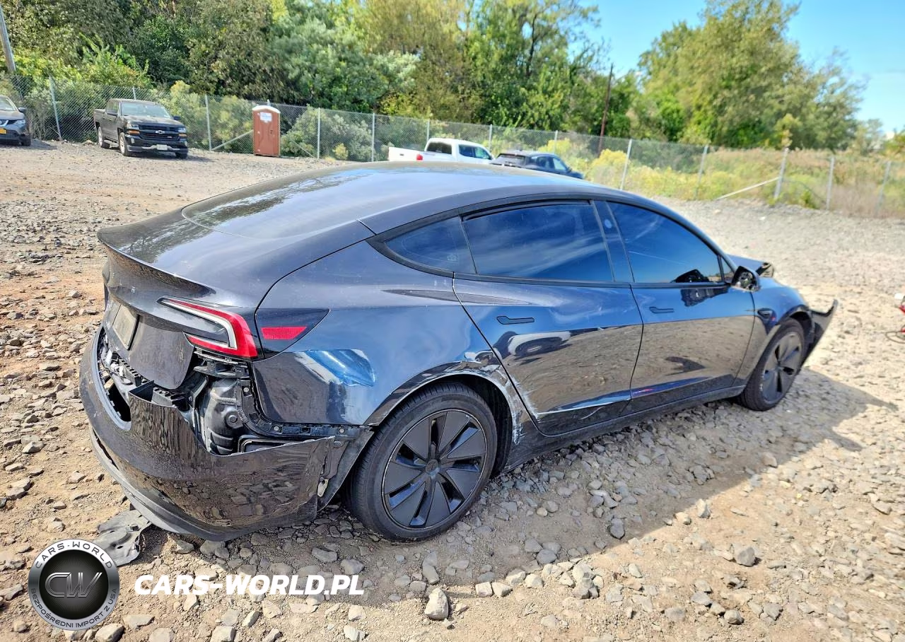 2025 Tesla Model 3 VIN:5YJ3E1EA2SF921050 - 3