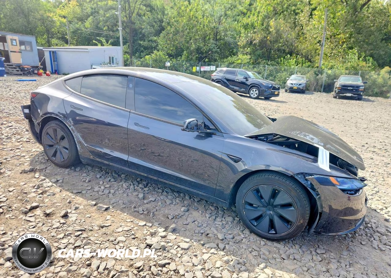 2025 Tesla Model 3 VIN:5YJ3E1EA2SF921050 - 4