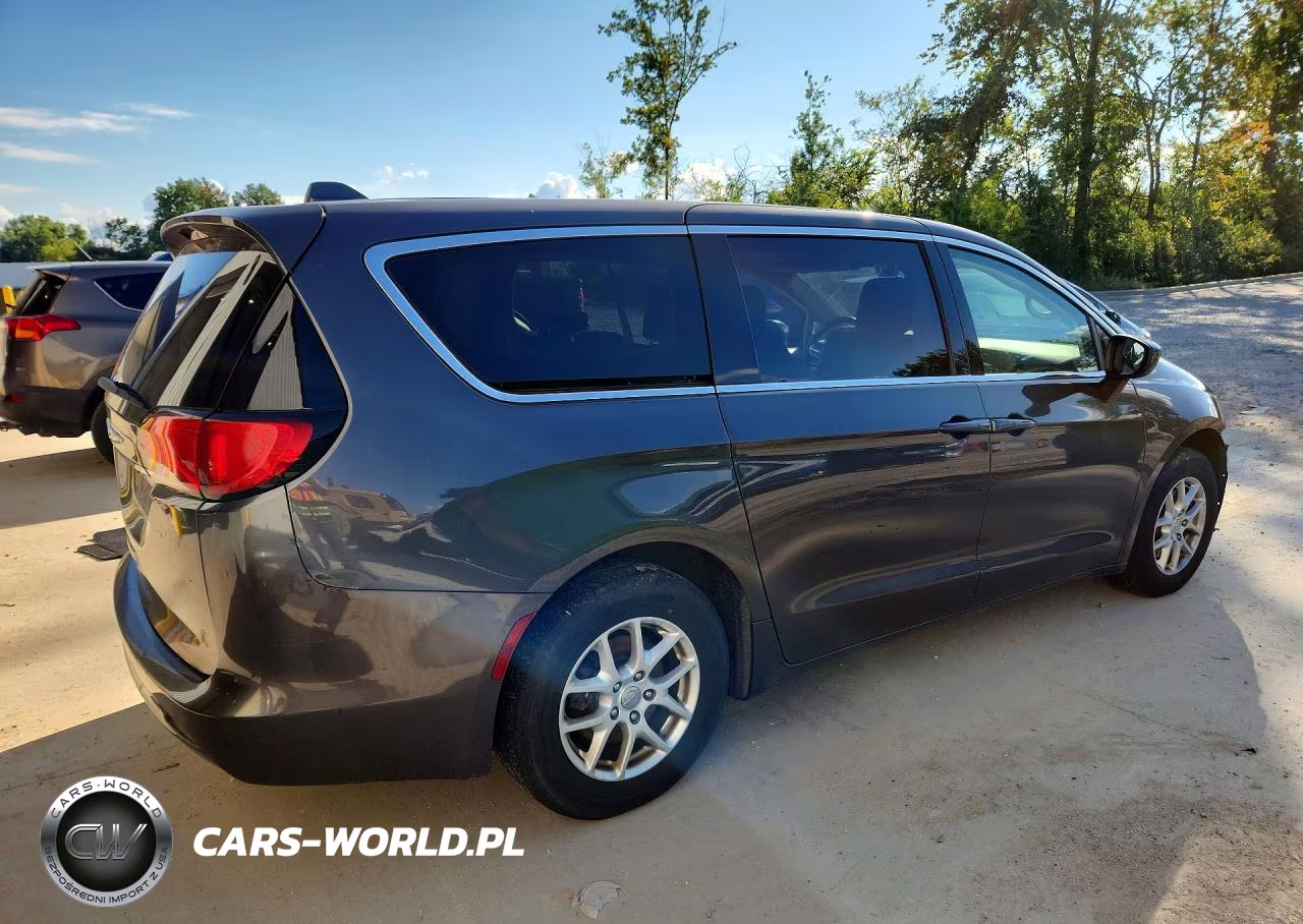 2017 Chrysler Pacifica Touring VIN:2C4RC1DG0HR508417 - 3