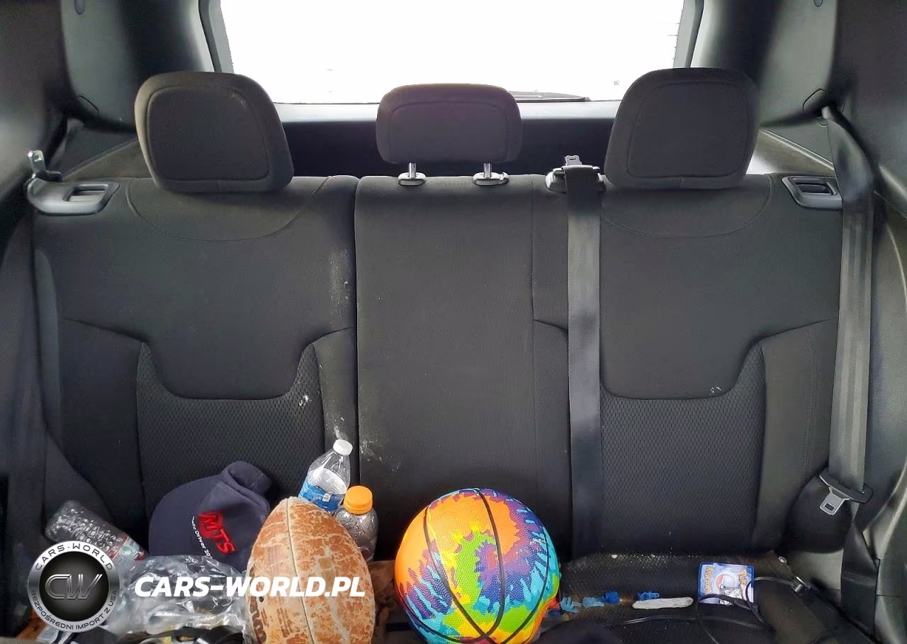 2018 Jeep Renegade Latitude VIN:ZACCJABB2JPH34195 - 10