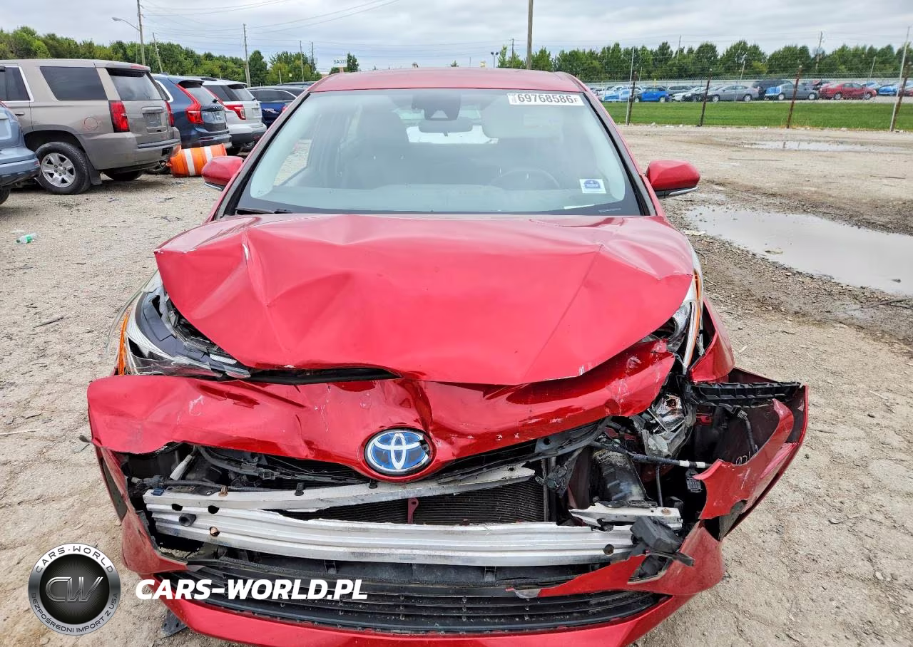 2018 Toyota Prius Three VIN:JTDKARFU4J3551553 - 5