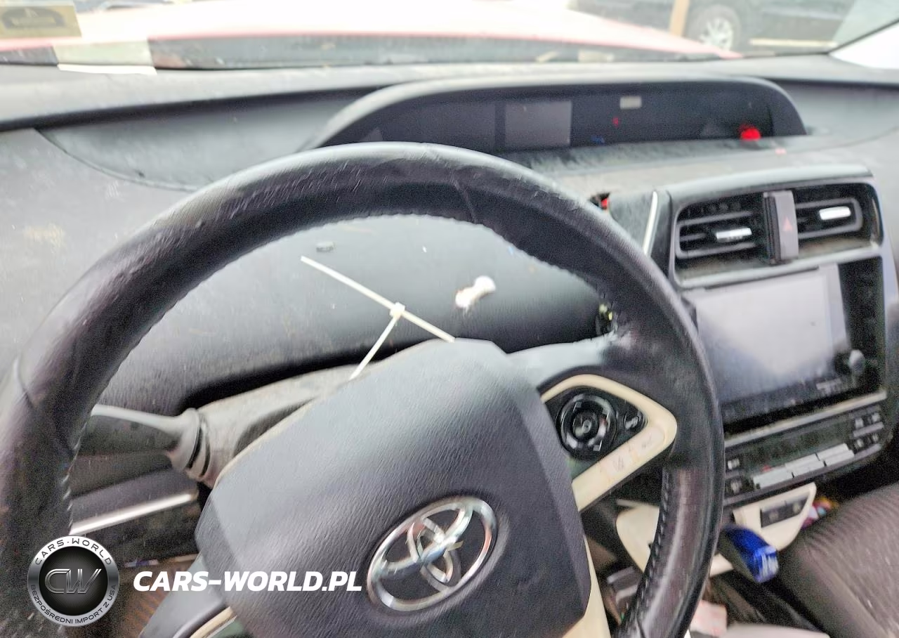 2018 Toyota Prius Three VIN:JTDKARFU4J3551553 - 9