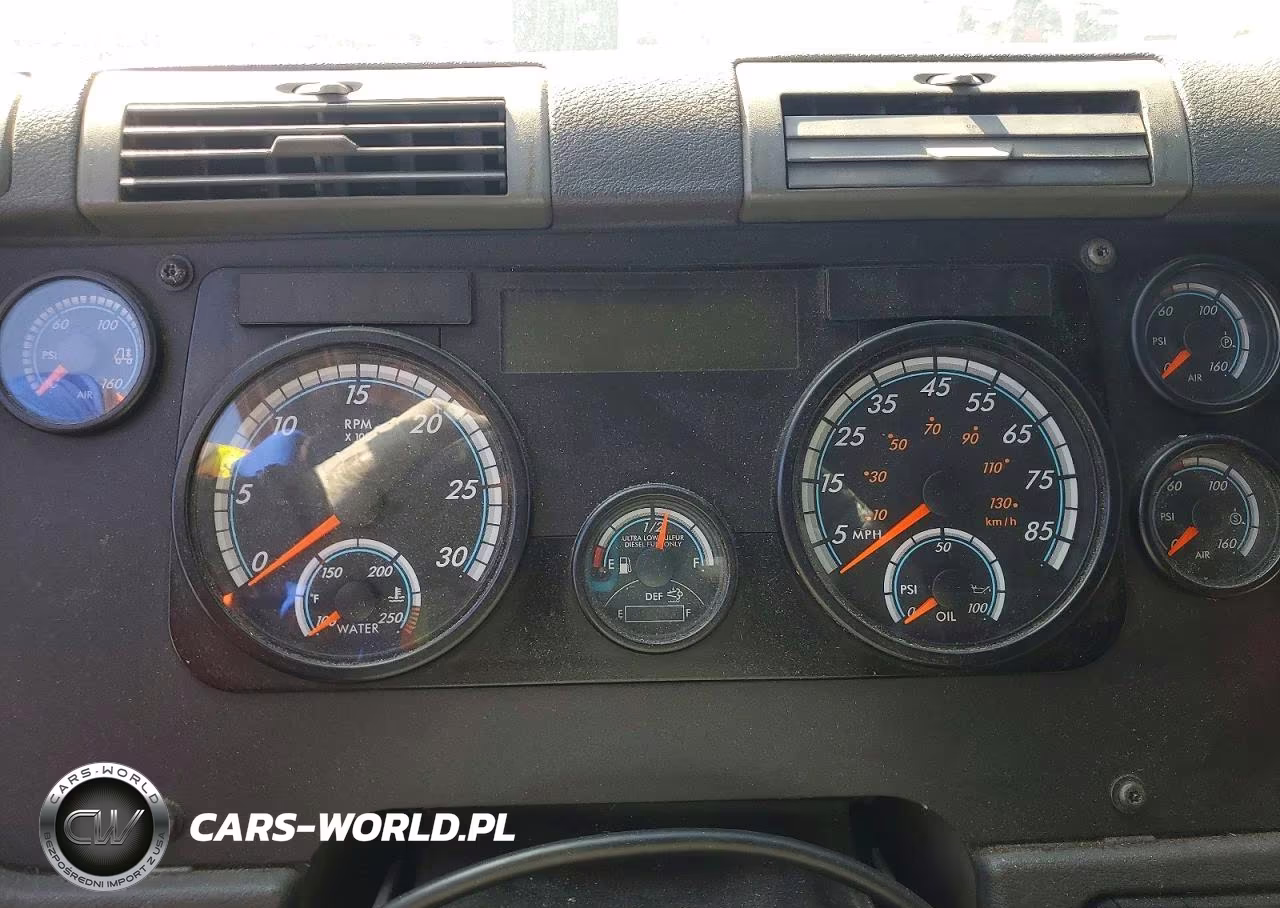 2015 Freightliner Cascadia 125 VIN:3AKJGLD5XFSGJ6058 - 9
