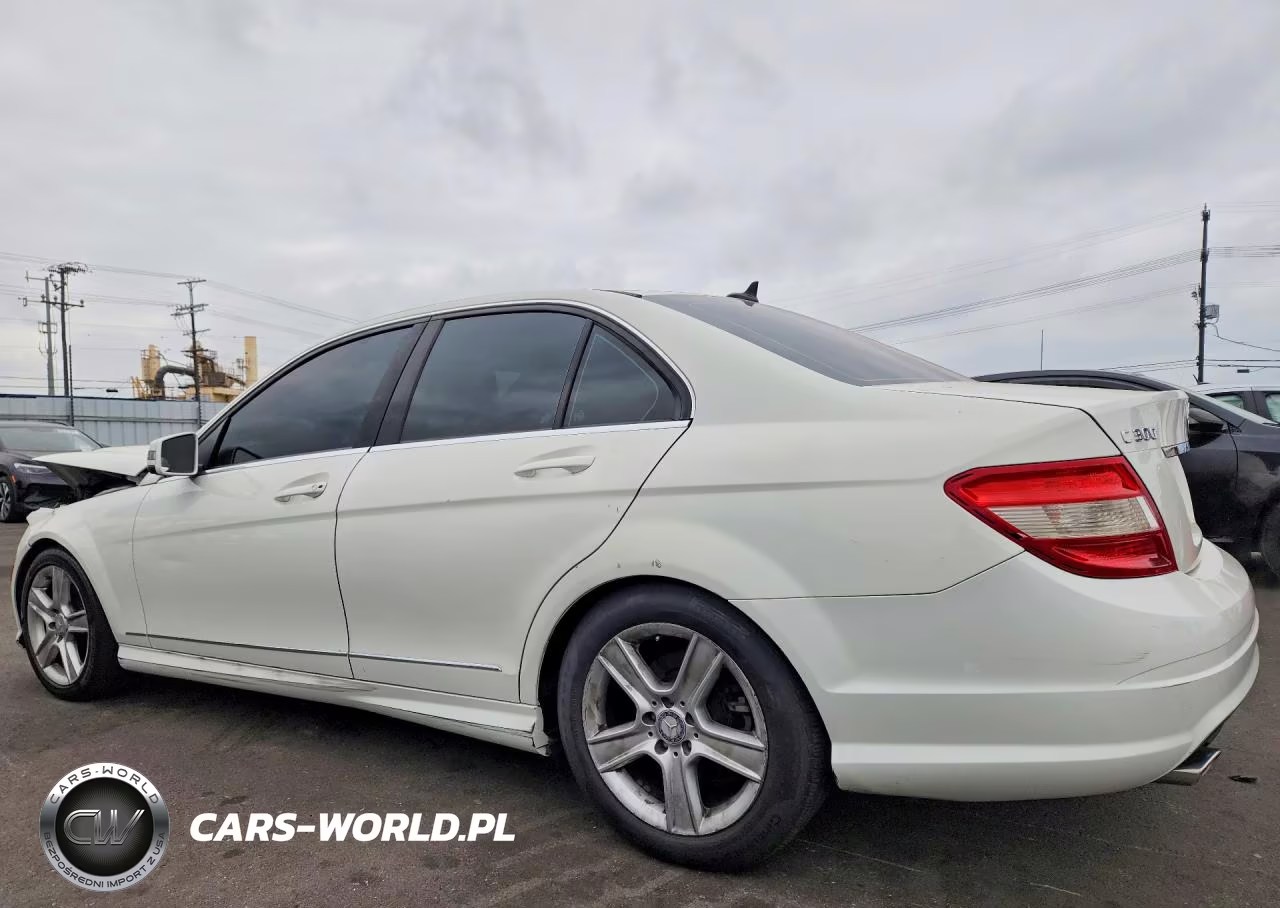 2011 Mercedes-Benz C 300 VIN:WDDGF5EB5BR182030 - 2