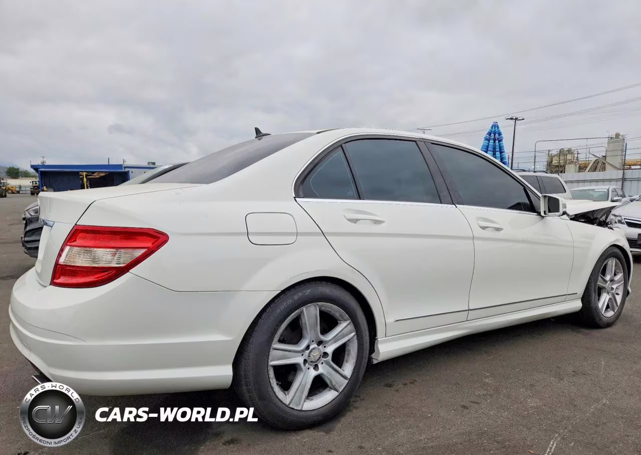 2011 Mercedes-Benz C 300 VIN:WDDGF5EB5BR182030 - 3