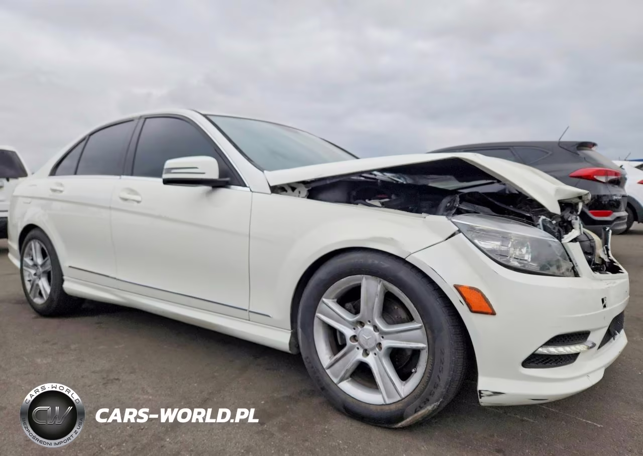 2011 Mercedes-Benz C 300 VIN:WDDGF5EB5BR182030 - 4
