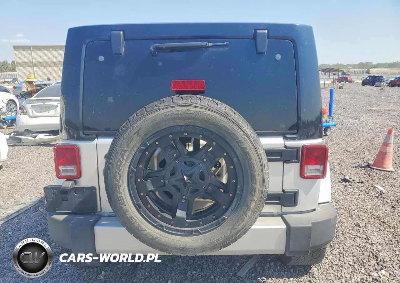 2012 Jeep Wrangler Unlimited Sahara VIN:1C4BJWEG0CL141264 - 6